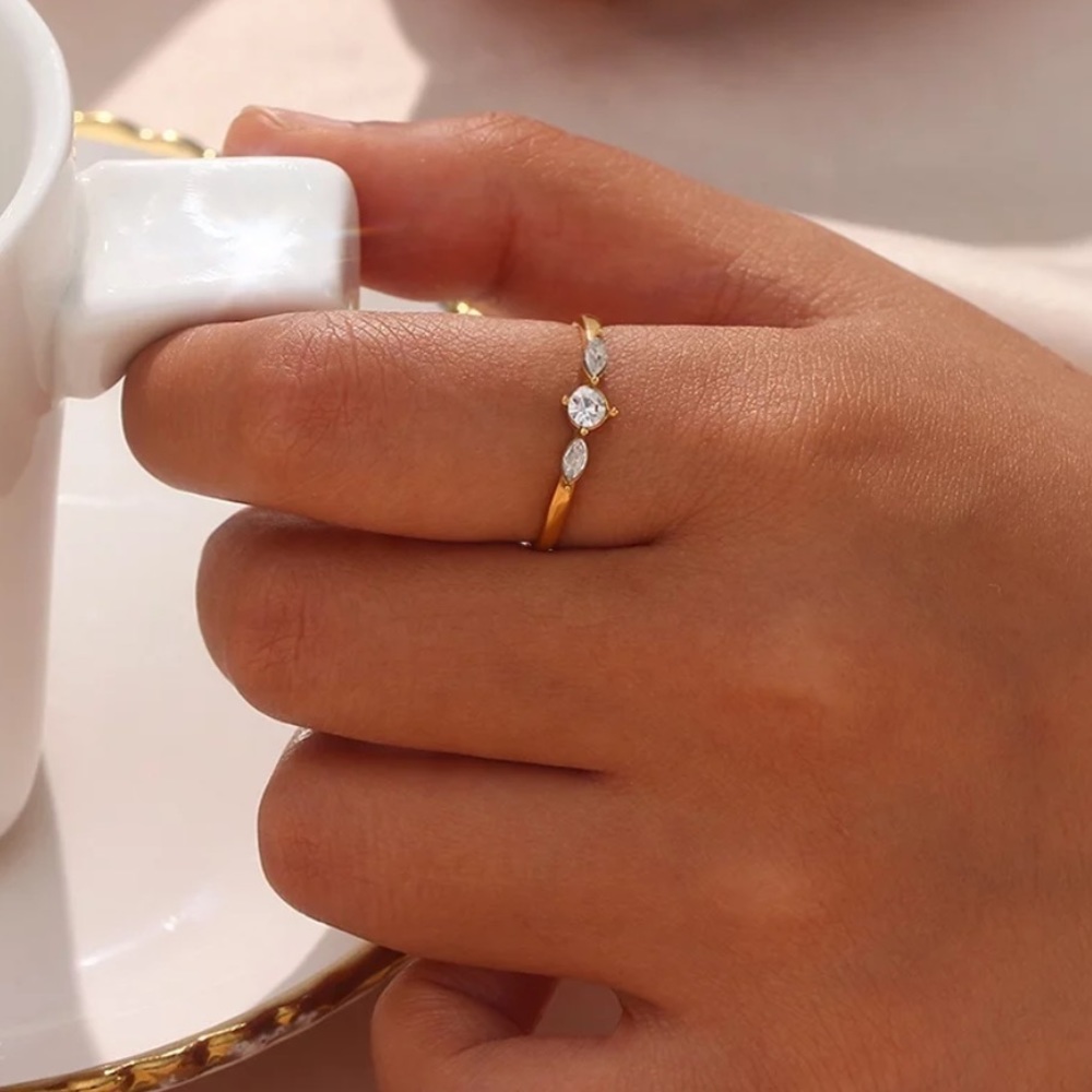 New Adjustable 18k Gold Zircon Ring, cute Ring, shiny Ring. - Picture 6 of 6